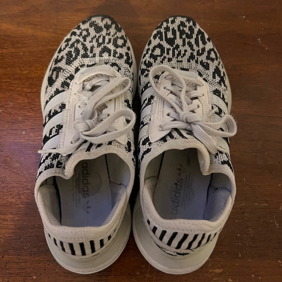 ADIDAS Swift Run X Womens Gray Leopard Shoes size 7.5 - Picture 3 of 9